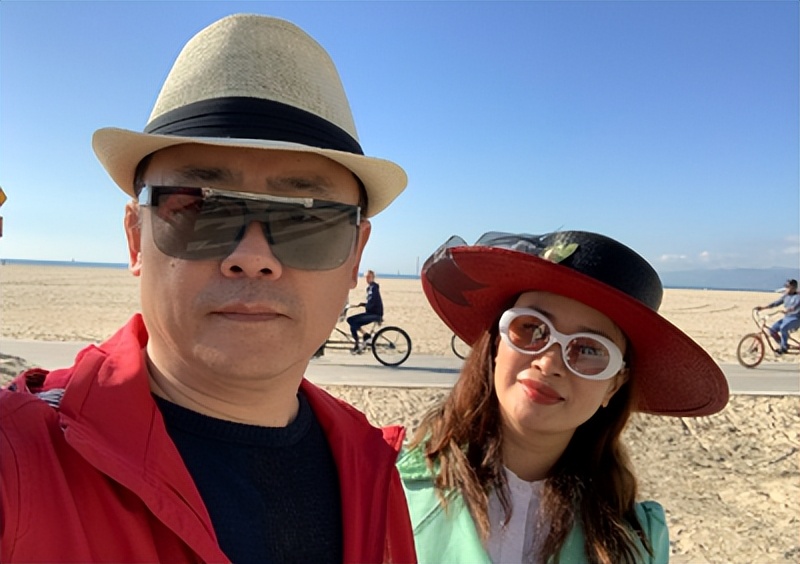 巨贪前夫前脚入狱，转身嫁给周立波的女富豪胡洁，如今怎么样？