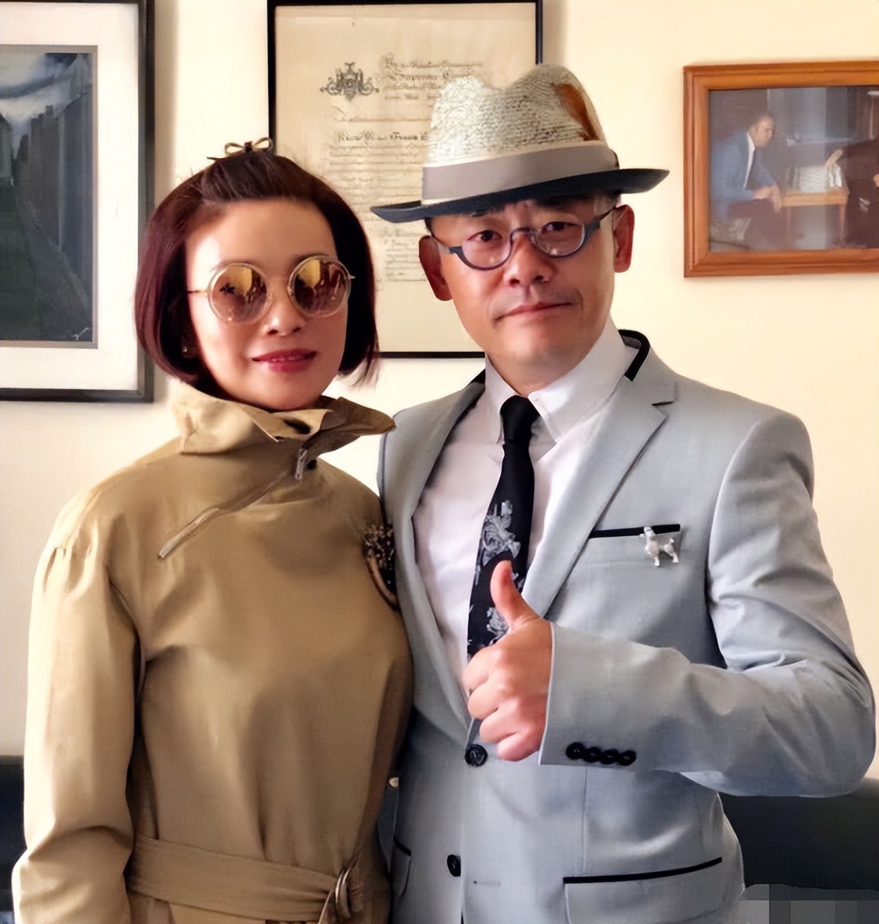 巨贪前夫前脚入狱，转身嫁给周立波的女富豪胡洁，如今怎么样？