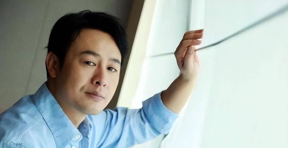 张颂文：当过导游跑过20年龙套，因《狂飙》走红，46岁依旧单身