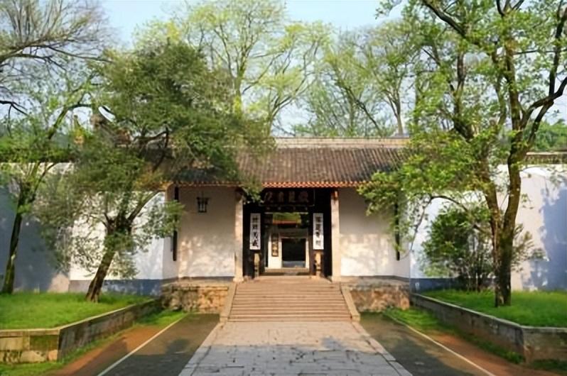 朱熹简介及代表作品（红了800多年，朱熹有怎样传奇的一生？）