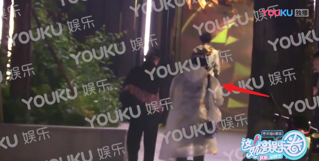 胡先煦被曝新恋情？看动图，女生到底是新女友，还是单纯喝醉了？