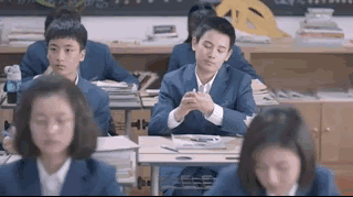胡先煦被曝新恋情？看动图，女生到底是新女友，还是单纯喝醉了？