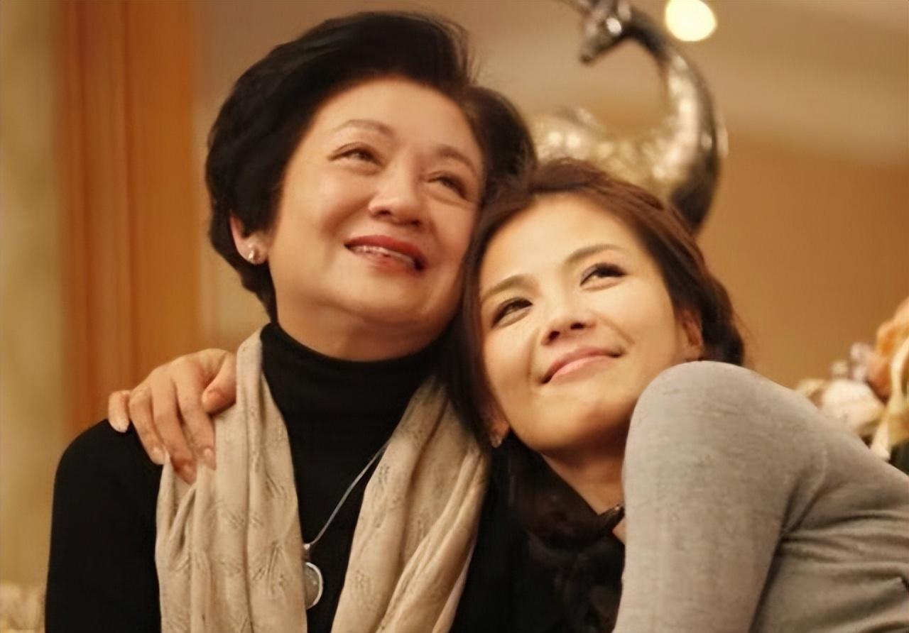 甘心成为顶梁柱的刘涛直言，不后悔嫁给王珂，和婆婆共同度过风雨岁月