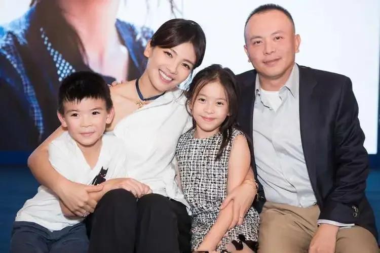 甘心成为顶梁柱的刘涛直言，不后悔嫁给王珂，和婆婆共同度过风雨岁月