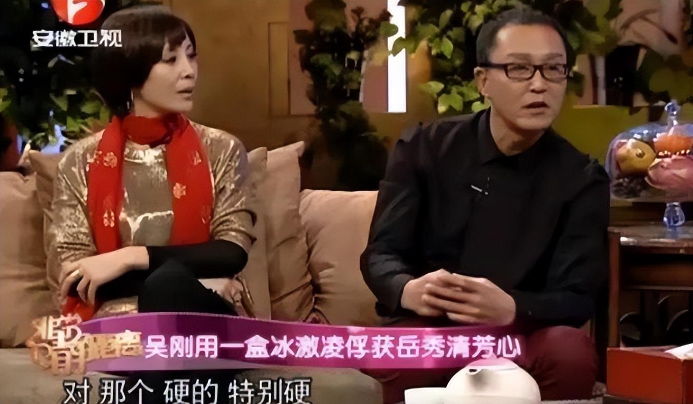 演员吴刚个人简介 ：娶初恋岳秀清，结婚32年生一子，明星儿子成夫妻骄傲