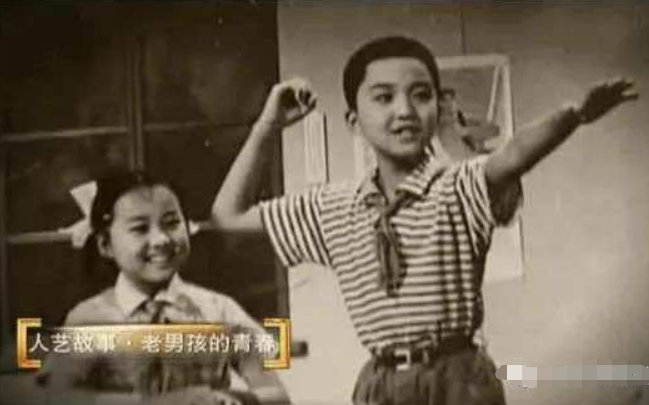 演员吴刚个人简介 ：娶初恋岳秀清，结婚32年生一子，明星儿子成夫妻骄傲