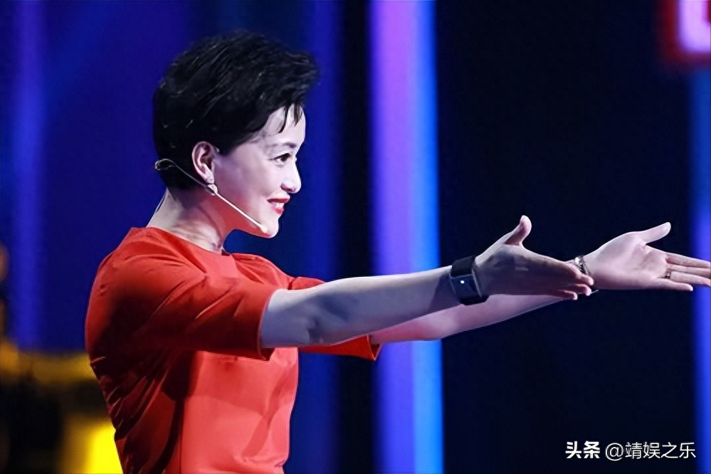 杨澜简介：一婚太年轻，不懂什么是爱情，现在情定吴征，夫复何求？