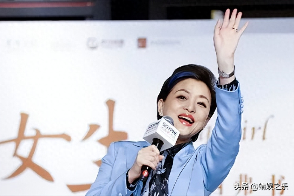 杨澜简介：一婚太年轻，不懂什么是爱情，现在情定吴征，夫复何求？
