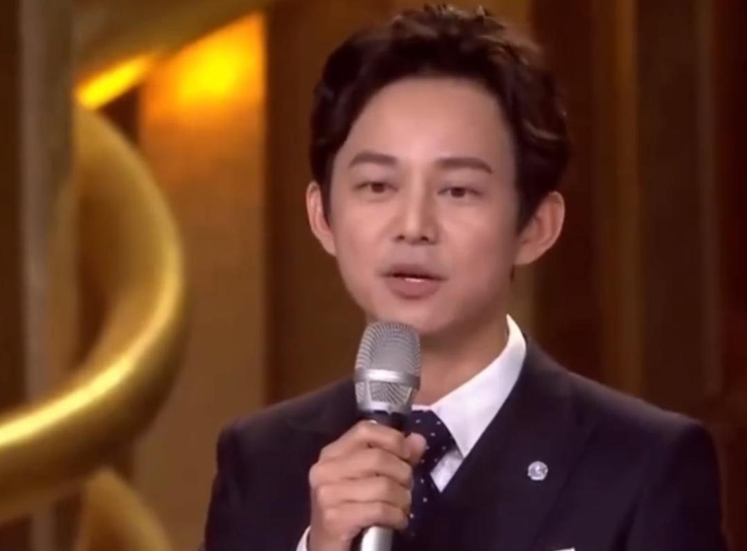 胡歌为防老婆被曝光，好友集体收声，呵护他渴求的平常家庭生活