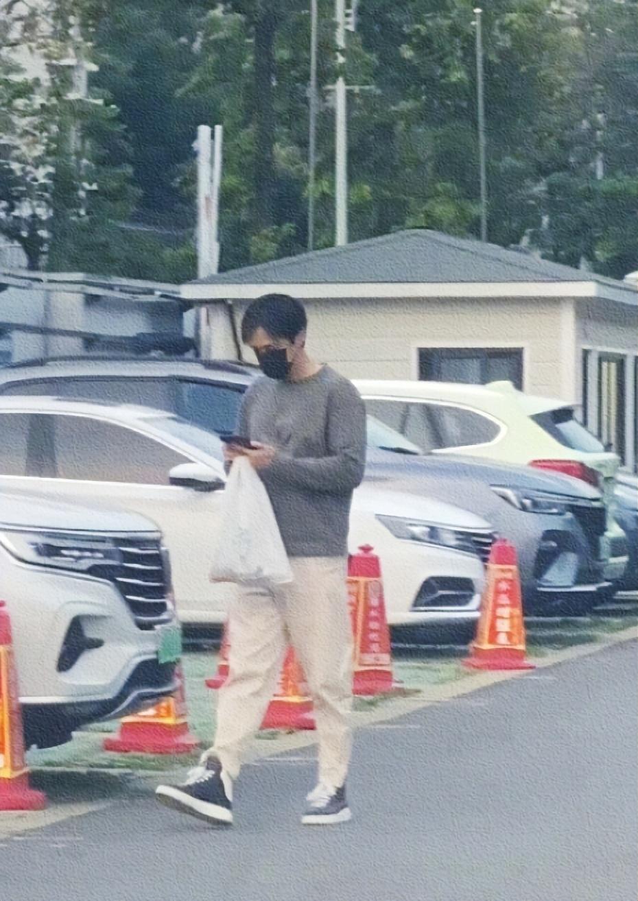 胡歌为防老婆被曝光，好友集体收声，呵护他渴求的平常家庭生活