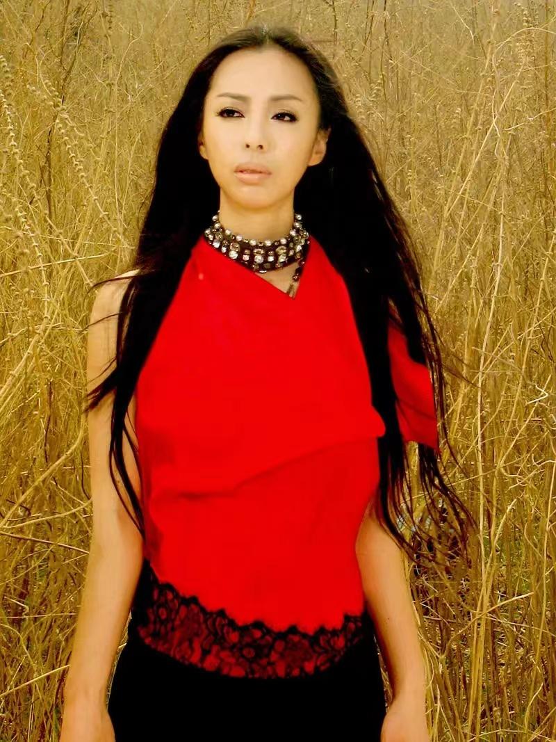 黄绮珊为什么离婚 ,3婚3离为爱轻生，55岁无子女，如今美成王祖贤