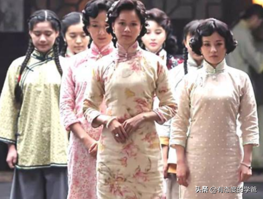 张勋睡觉有一个怪癖，妻妾们苦不堪言，三姨太装疯被休后说出缘由