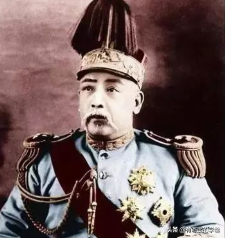张勋睡觉有一个怪癖，妻妾们苦不堪言，三姨太装疯被休后说出缘由