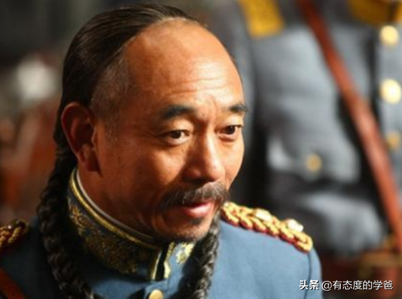 张勋睡觉有一个怪癖，妻妾们苦不堪言，三姨太装疯被休后说出缘由