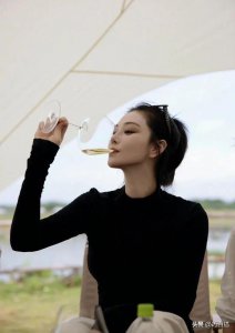 ​如何搞定精致女人？看张馨予居家私服穿搭就知道了！