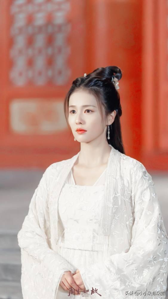 美女白鹿近照，她不算是很美，明明长得也不好看，可就是招人喜欢