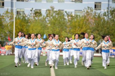 ​运动会加油稿短句10字，运动会加油稿短句15字