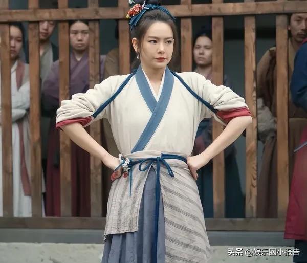 戚薇新剧不再磨皮修图，显示真实皮肤状态，让很多装嫩女演员难堪