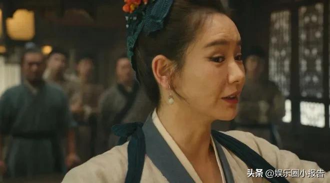 戚薇新剧不再磨皮修图，显示真实皮肤状态，让很多装嫩女演员难堪