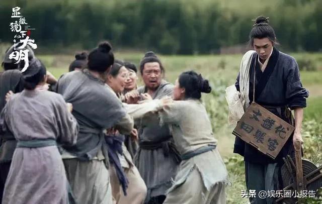 戚薇新剧不再磨皮修图，显示真实皮肤状态，让很多装嫩女演员难堪