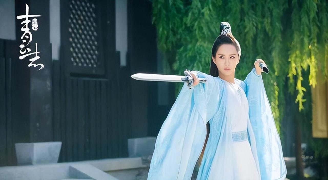 从家喻户晓的“乖乖女”到“普女之首”，杨紫这些年经历了什么？