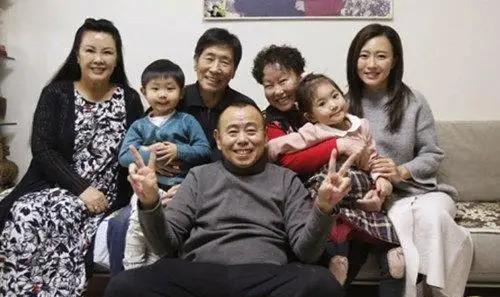 潘阳嫁豪门丈夫忙住娘家，潘长江夫妻把外孙当宝父女共舞很亮眼