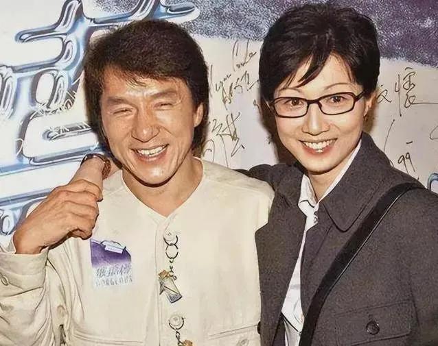 成龙跟吴绮莉的往事:我被成龙毁了一切，但我不恨他，也不后悔生了女儿