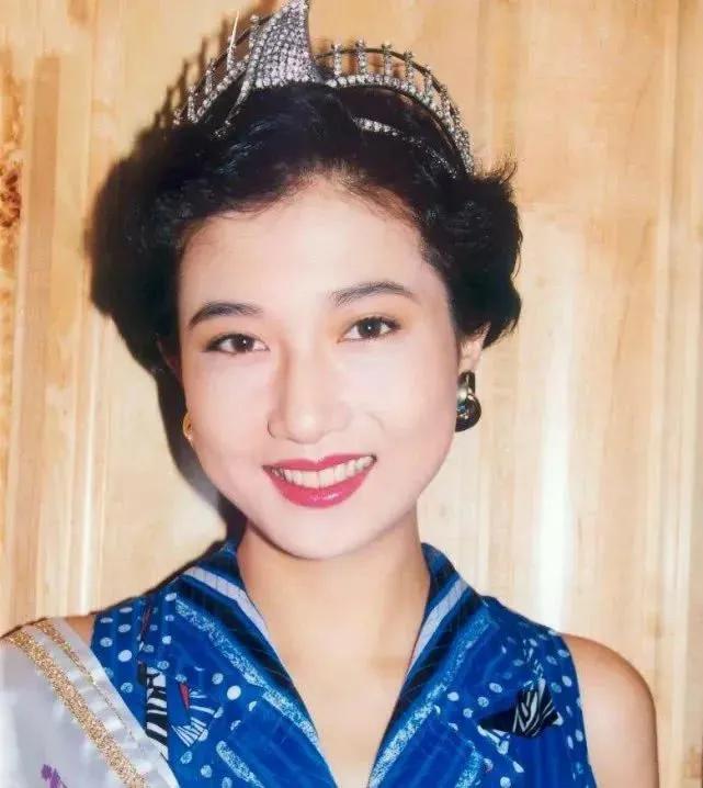成龙跟吴绮莉的往事:我被成龙毁了一切，但我不恨他，也不后悔生了女儿