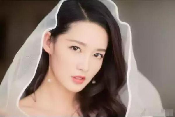 唐艺昕张若昀大婚，走红的却是伴娘李沁，犹如仙女下凡