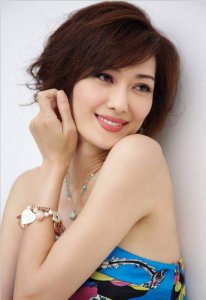 ​台湾名模孟广美，造型独具时代感和风情
