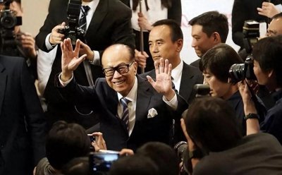 ​李嘉诚出门带一堆保镖，霍家不带保镖只因无人敢动