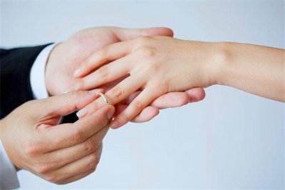 ​中国第四次单身潮：单身人口破2.6亿，不结婚有什么代价？