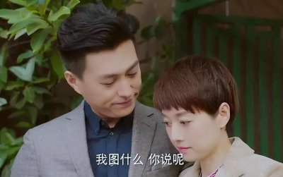 ​靳东的火辣情史：与大9岁江珊同居5年，转头娶二婚的李佳