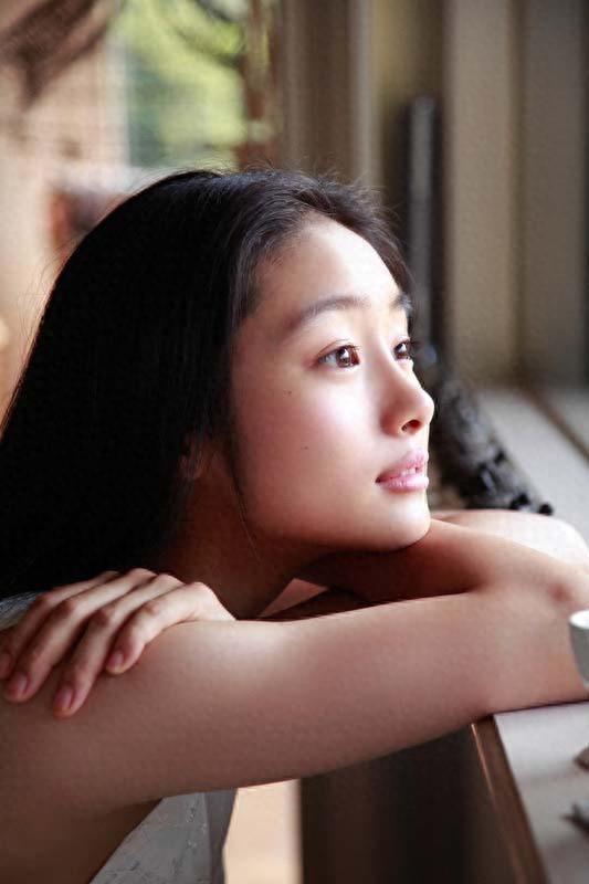 日本最美的国民美少女，22岁的她曾经未婚生子