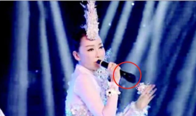 ​萨顶顶个人资料简介(一首好牌打到稀烂，萨顶顶干过的哪些“离谱”的事)