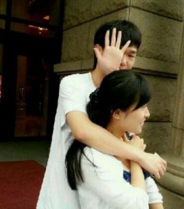 ​董小飒和珊珊情侣ID组排吃鸡秀恩爱，网友：还我原来的那个董导