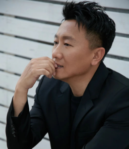 ​房子斌个人资料：一穷二白娶娇妻，从校园到婚纱，结婚21年零绯闻