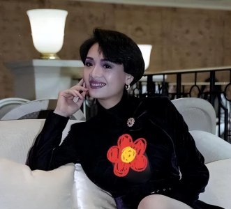 ​叶子楣个人资料介绍(曾是冠绝香江的“一代艳星”，巅峰时却为爱隐退)