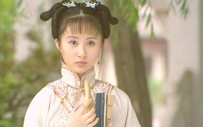 ​舒畅个人简介：35岁未婚未育，不拍戏去带货也快乐