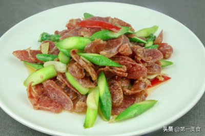 ​腊肠可以和哪些菜一起炒？和它一起，鲜嫩可口又营养，适合春天吃