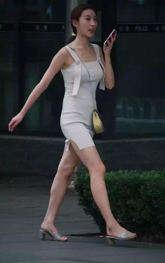 时髦精街拍美图欣赏（清凉夏日高跟鞋美女街拍合集）