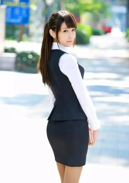 在引退和复出之间徘徊的宝生莉莉美图鉴赏，元老级的老师！