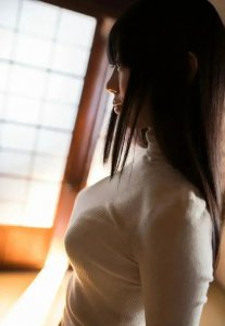 ​秋田女艺人桐谷茉莉写真分享，令人难忘的刹那芳华！