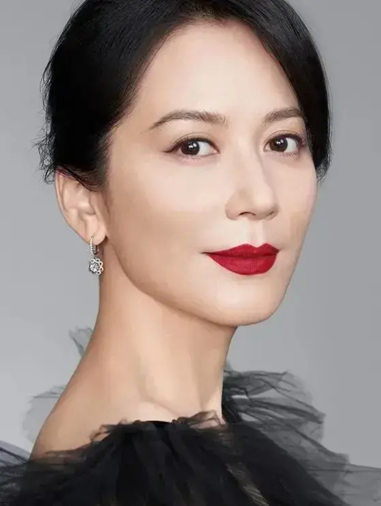 岁月沉淀的知性美人：俞飞鸿高清性感写真合集