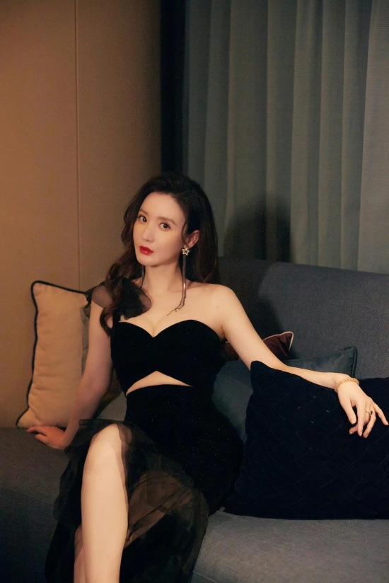 美女明星张萌性感撩人高清写真美图