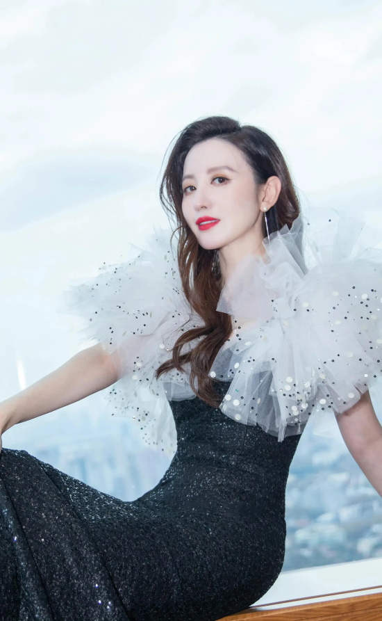 美女明星张萌性感撩人高清写真美图