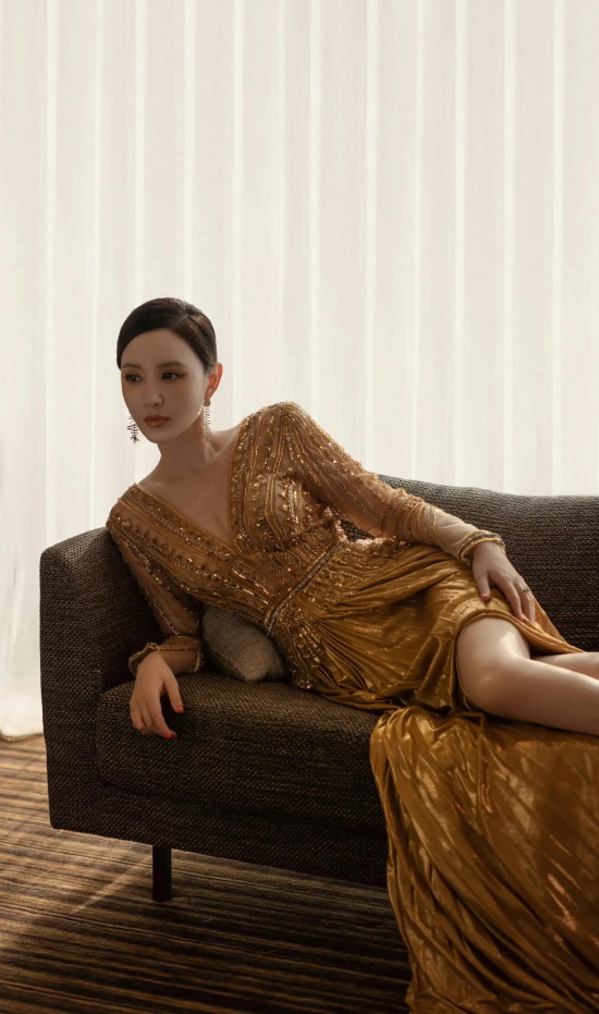 美女明星张萌性感撩人高清写真美图