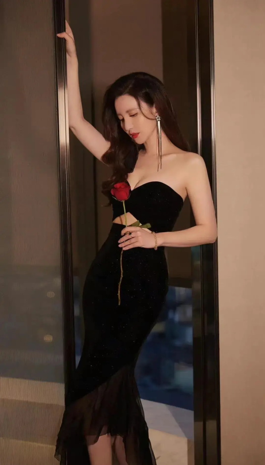 美女明星张萌性感撩人高清写真美图