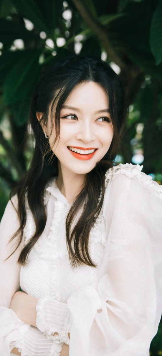 香港女星文咏珊的礼服写真，雪肤玉貌美得让人窒息