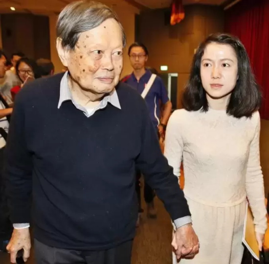 翁帆的孩子多大了？嫁100岁杨振宁一家和睦